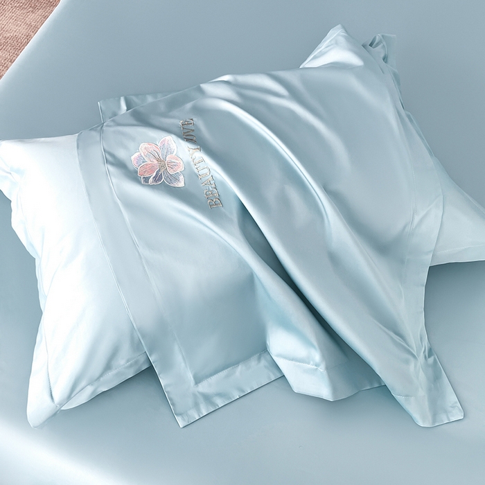 91家纺网 家纺一手货源 找家纺 润锦云 2026新款A类全棉纯棉刺绣拼角四件套-栀梦 栀梦-柔雾蓝+奶白