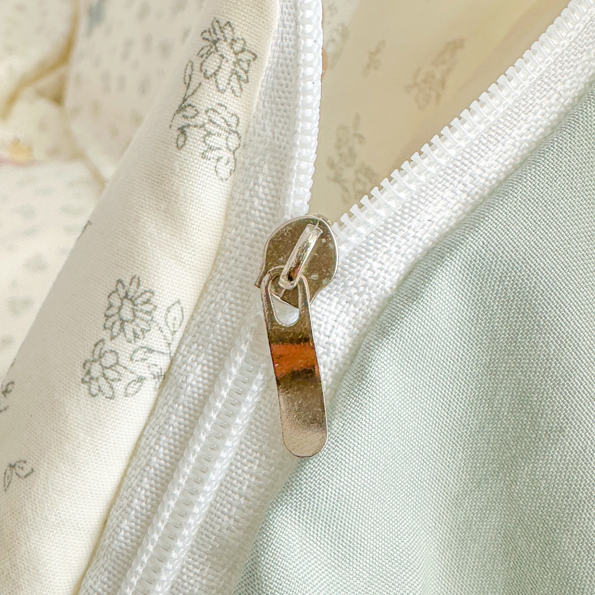 91家纺网 家纺一手货源 找家纺 花满路 2026新款床盖四件套 萌萌狗