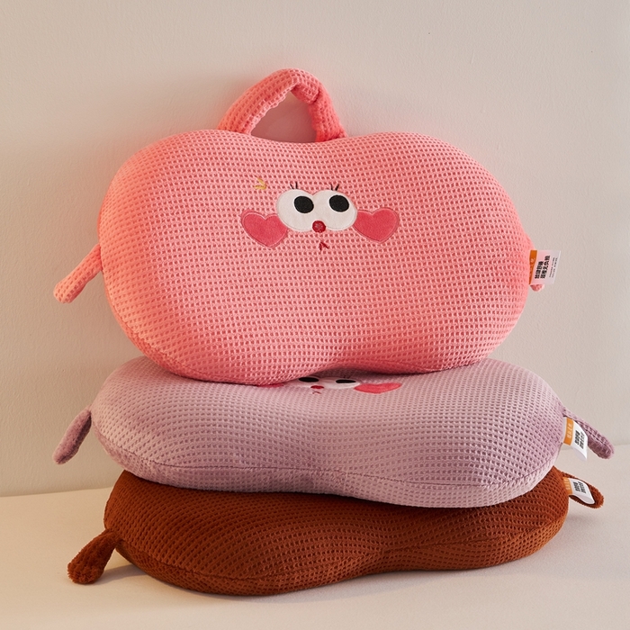 91家纺网 家纺一手货源 找家纺 小桃姐家纺 2025新款可爱卡通儿童猫肚枕学生幼儿园卡通记忆棉枕头枕芯 组合图仅供展示不可下单