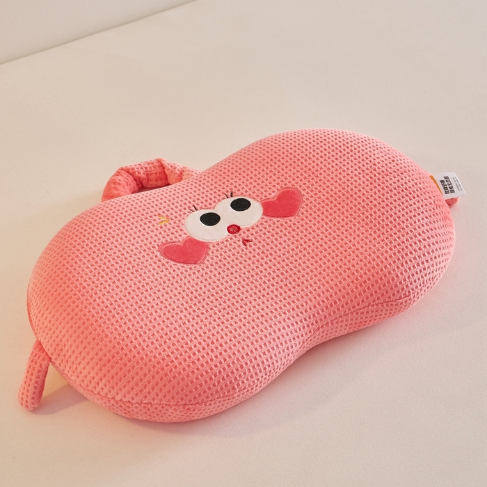 91家纺网 家纺一手货源 找家纺 小桃姐家纺 2025新款可爱卡通儿童猫肚枕学生幼儿园卡通记忆棉枕头枕芯 手提兜兜记忆枕-粉