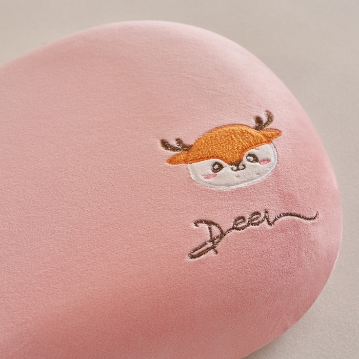 91家纺网 家纺一手货源 找家纺 小桃姐家纺 2025新款可爱卡通儿童猫肚枕学生幼儿园卡通记忆棉枕头枕芯 可爱鹿记忆枕-粉