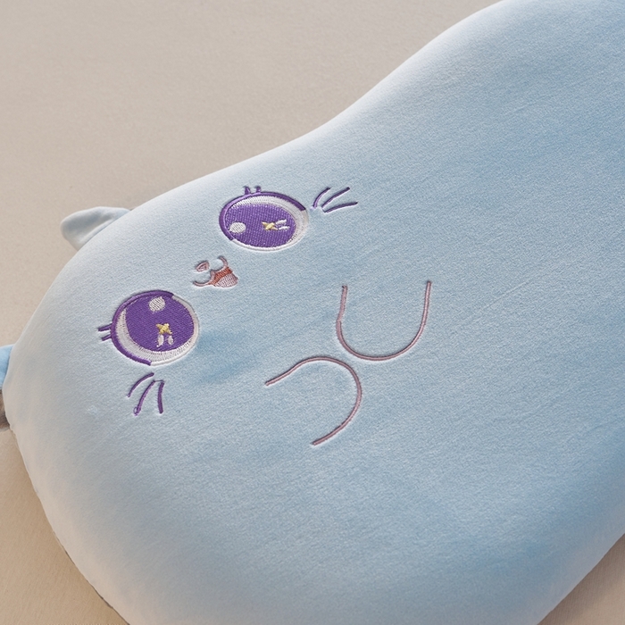 91家纺网 家纺一手货源 找家纺 小桃姐家纺 2025新款可爱卡通儿童猫肚枕学生幼儿园卡通记忆棉枕头枕芯 大眼喵喵记忆枕-蓝