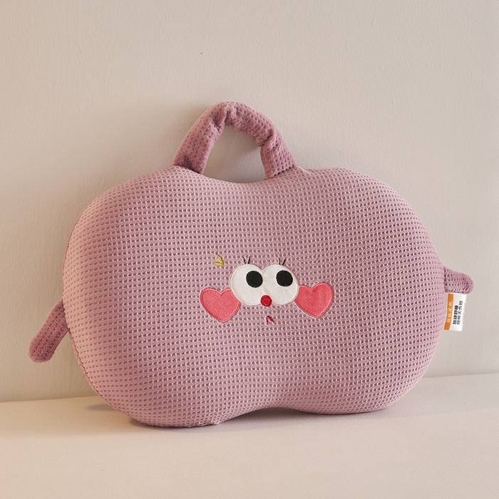 91家纺网 家纺一手货源 找家纺 小桃姐家纺 2025新款可爱卡通儿童猫肚枕学生幼儿园卡通记忆棉枕头枕芯 手提兜兜记忆枕-紫