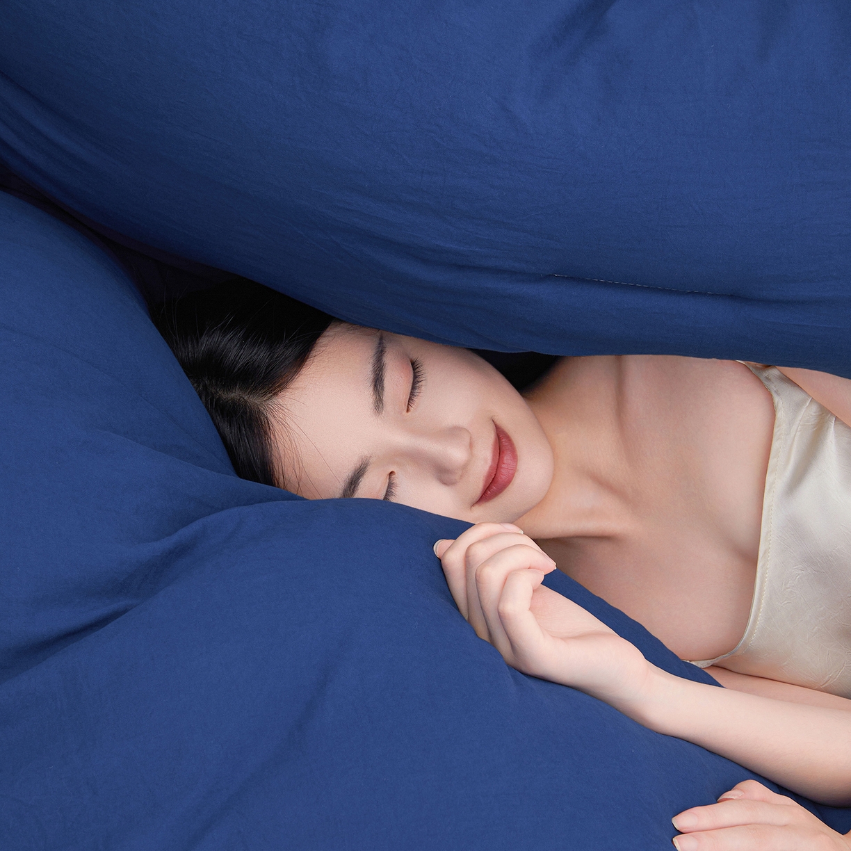 91家纺网 家纺一手货源 找家纺 迪梵家纺 2026新款某朵同款星球酒店深睡控温四季被.Pro3.0春秋被冬被子母被 深睡蓝