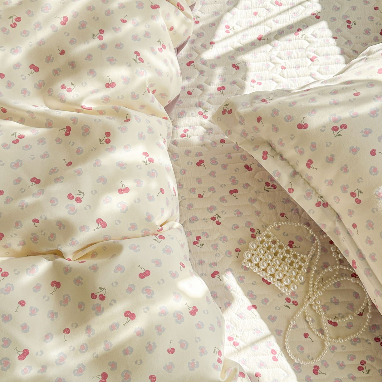 91家纺网 家纺一手货源 找家纺 花满路 2026新款床盖四件套 小樱桃