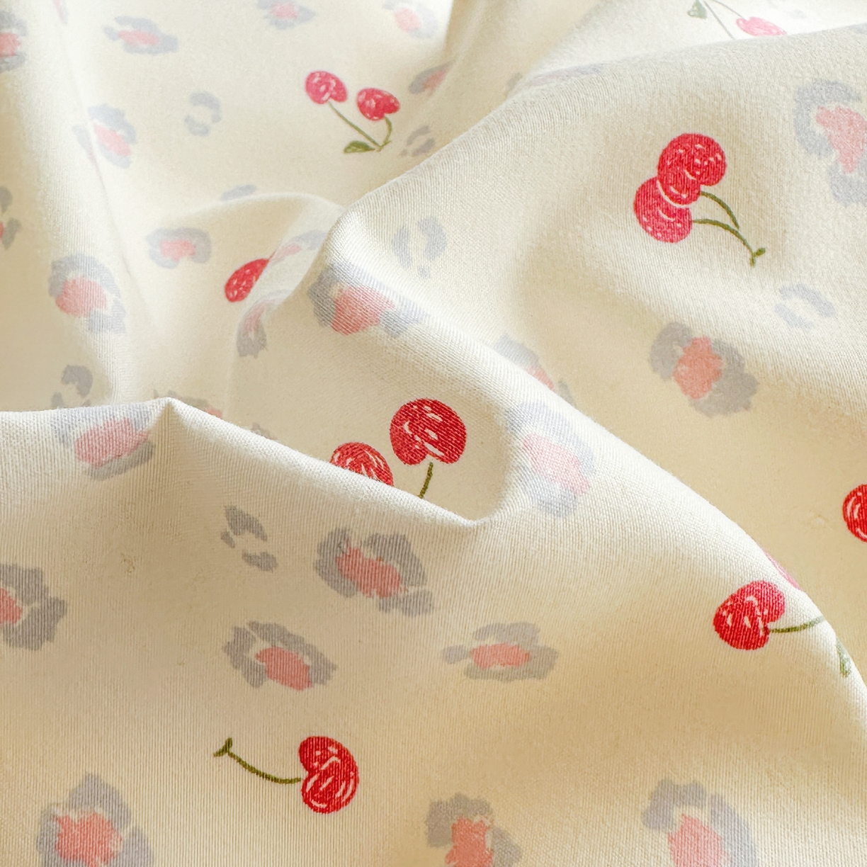 91家纺网 家纺一手货源 找家纺 花满路 2026新款床盖四件套 小樱桃