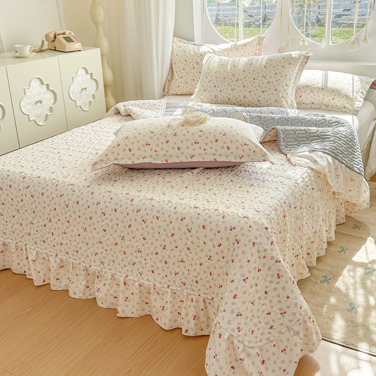 91家纺网 家纺一手货源 找家纺 花满路 2026新款床盖四件套 小樱桃