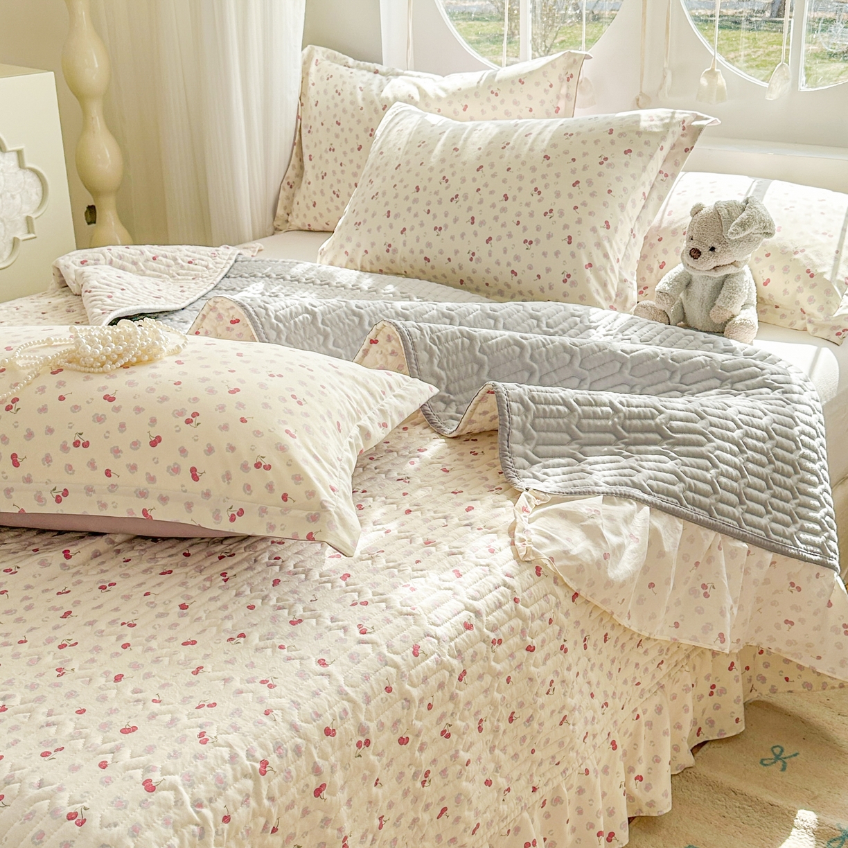 91家纺网 家纺一手货源 找家纺 花满路 2026新款床盖四件套 小樱桃