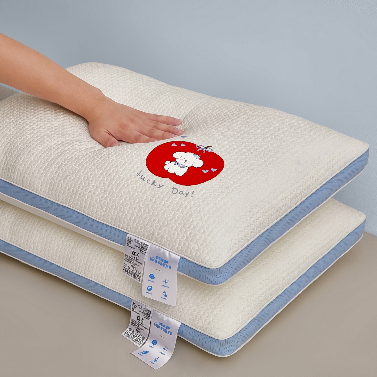 91家纺网 家纺一手货源 找家纺 小桃姐家纺 2025新款针织烫画小苹果舒睡枕枕头枕芯 针织烫画小苹果舒睡枕中-单只-900G