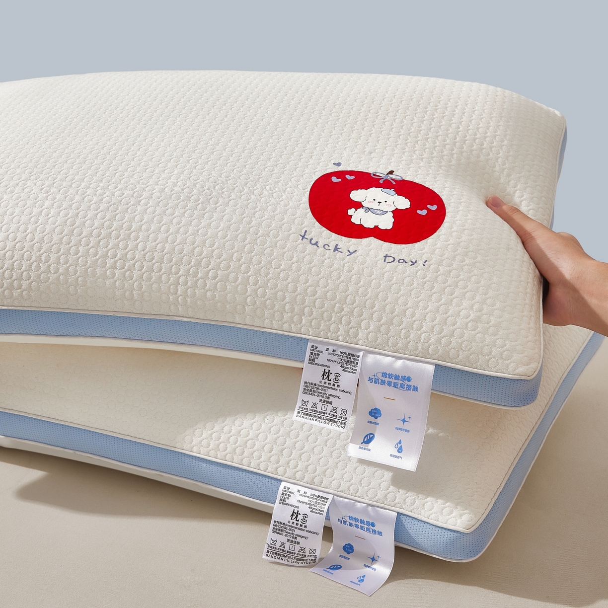 91家纺网 家纺一手货源 找家纺 小桃姐家纺 2025新款针织烫画小苹果舒睡枕枕头枕芯 针织烫画小苹果舒睡枕高-单只-1000G