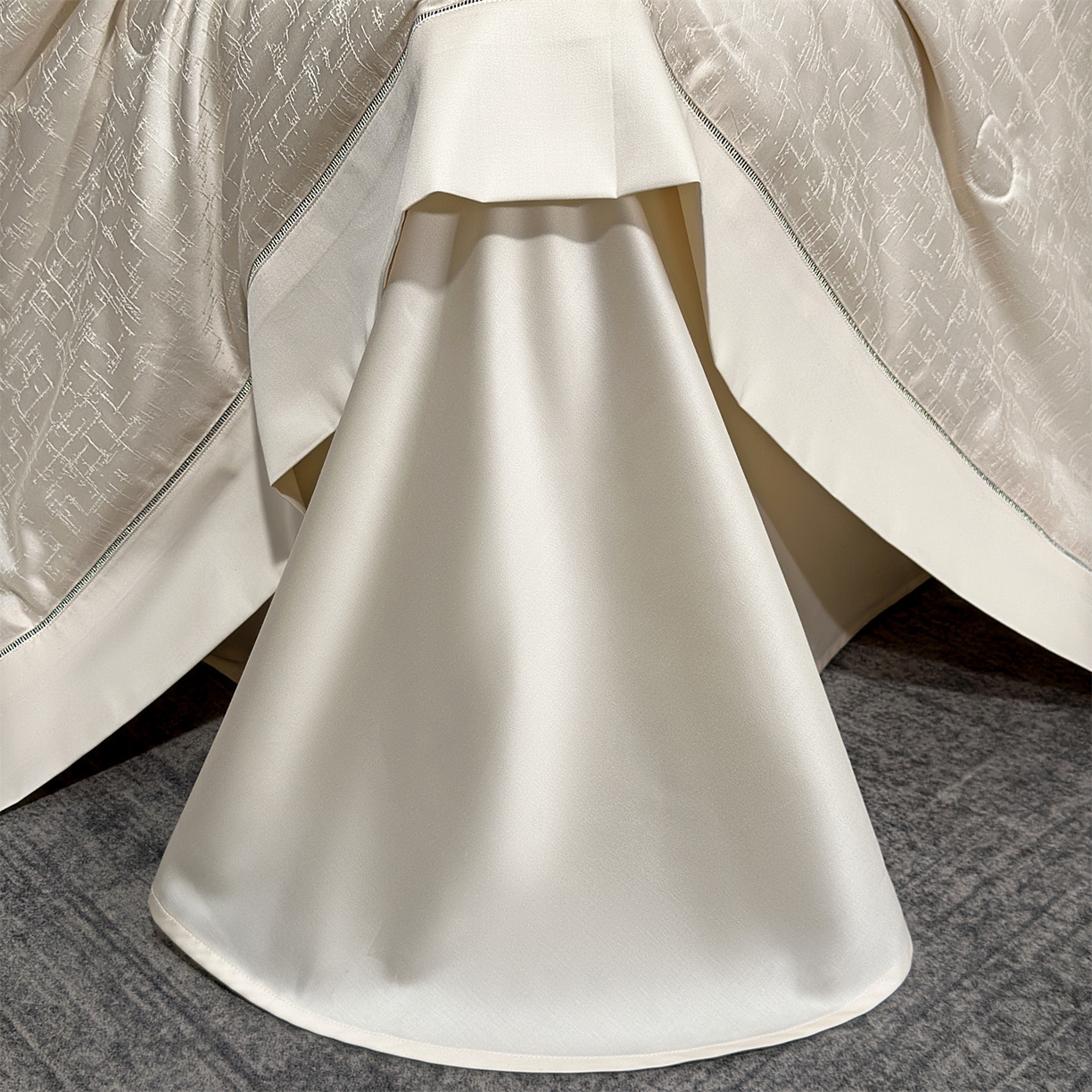 91家纺网 家纺一手货源 找家纺 岚司羽 2026春夏新款天丝棉银丝提花夏被四件套夏凉被空调被 香奢-奶米白