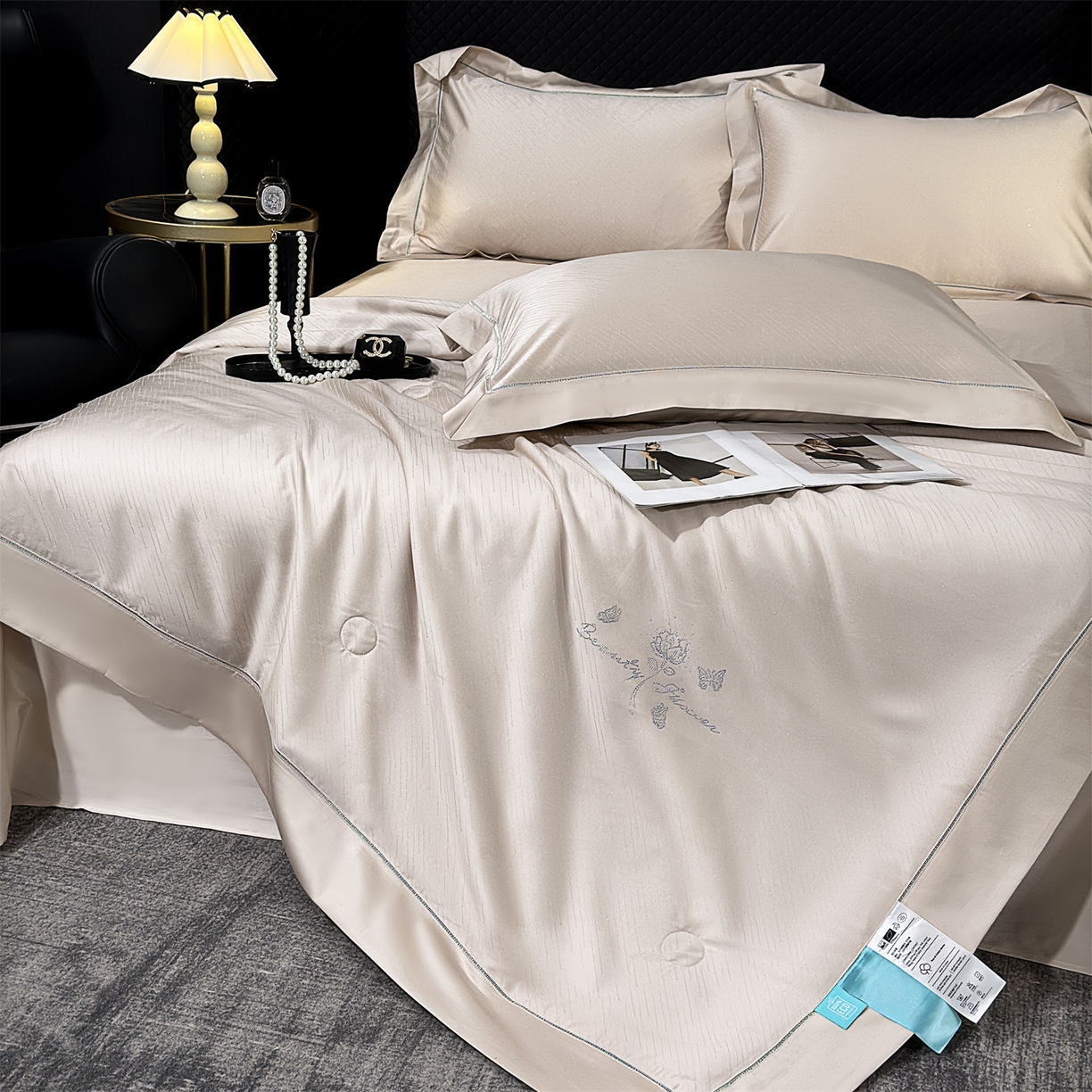 91家纺网 家纺一手货源 找家纺 岚司羽 2026春夏新款天丝棉银丝提花夏被四件套夏凉被空调被 璀璨星空-香槟