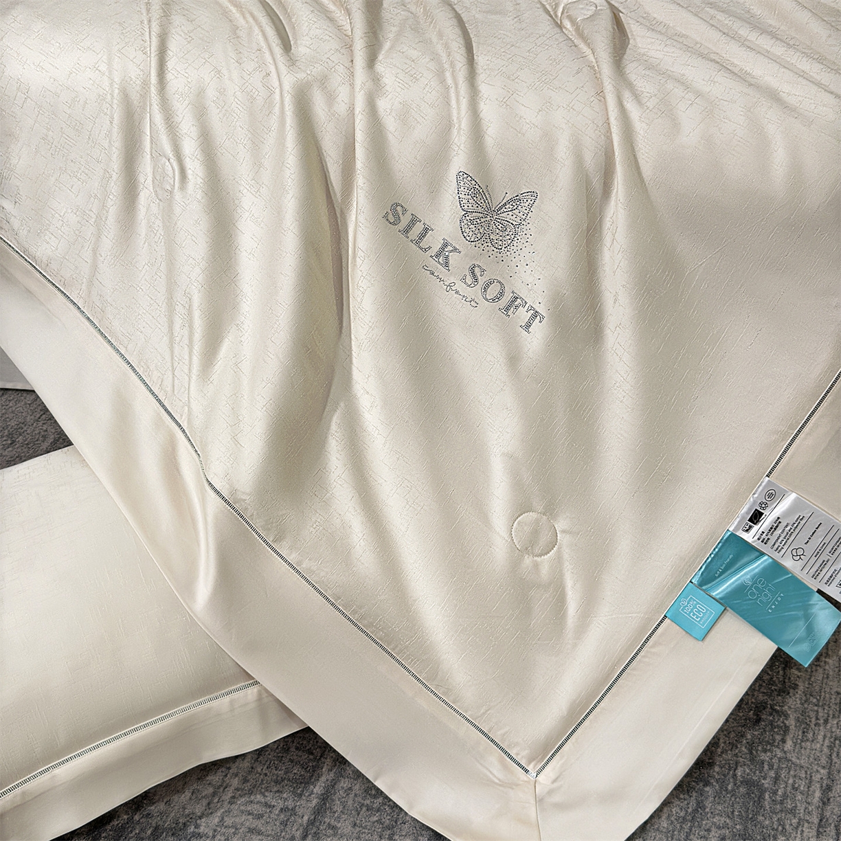 91家纺网 家纺一手货源 找家纺 岚司羽 2026春夏新款天丝棉银丝提花夏被四件套夏凉被空调被 香奢-奶米白