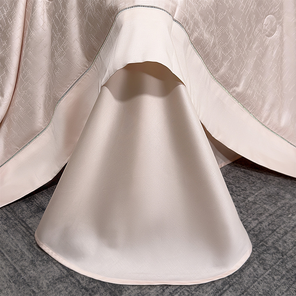 91家纺网 家纺一手货源 找家纺 岚司羽 2026春夏新款天丝棉银丝提花夏被四件套夏凉被空调被 香奢-豆玉