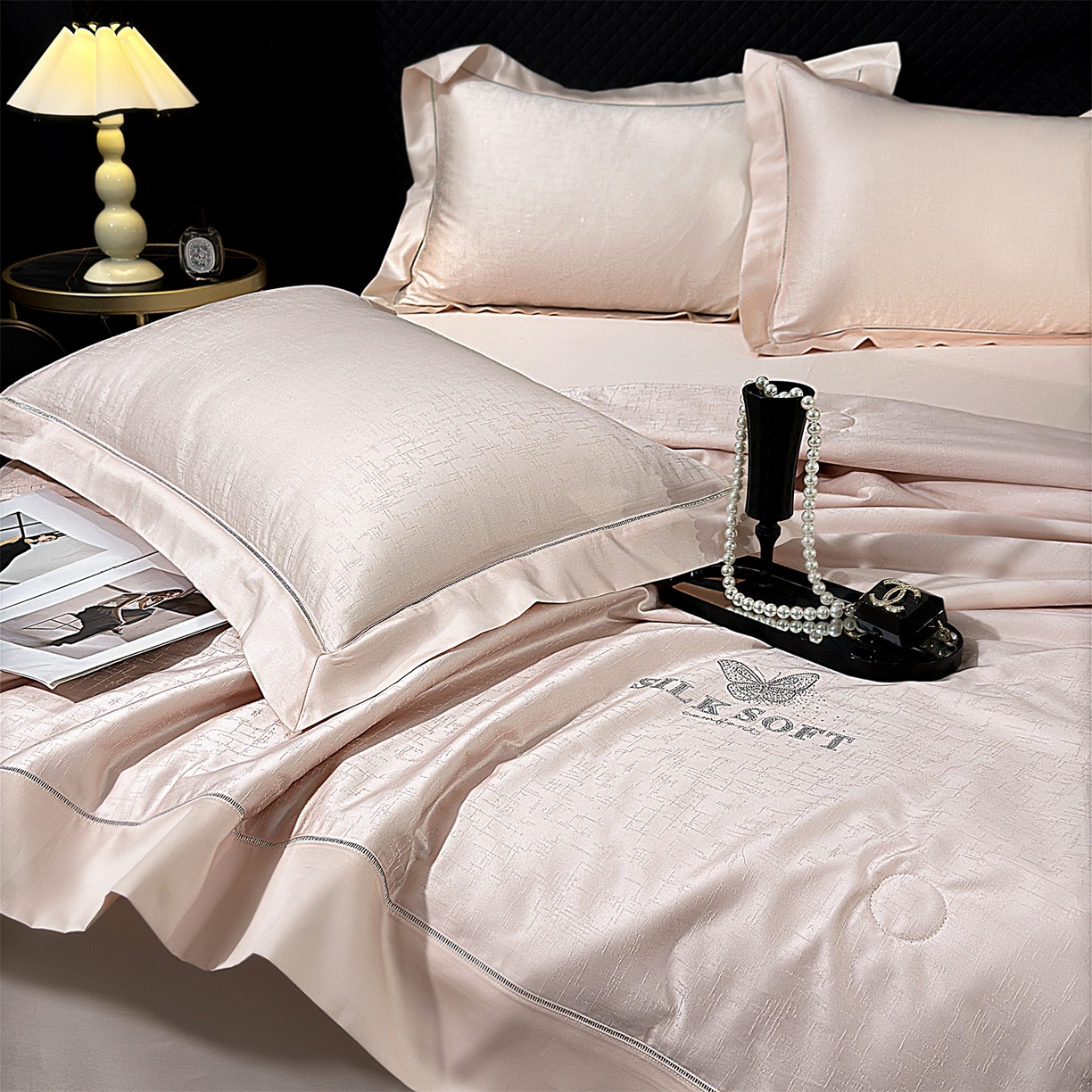 91家纺网 家纺一手货源 找家纺 岚司羽 2026春夏新款天丝棉银丝提花夏被四件套夏凉被空调被 香奢-豆玉