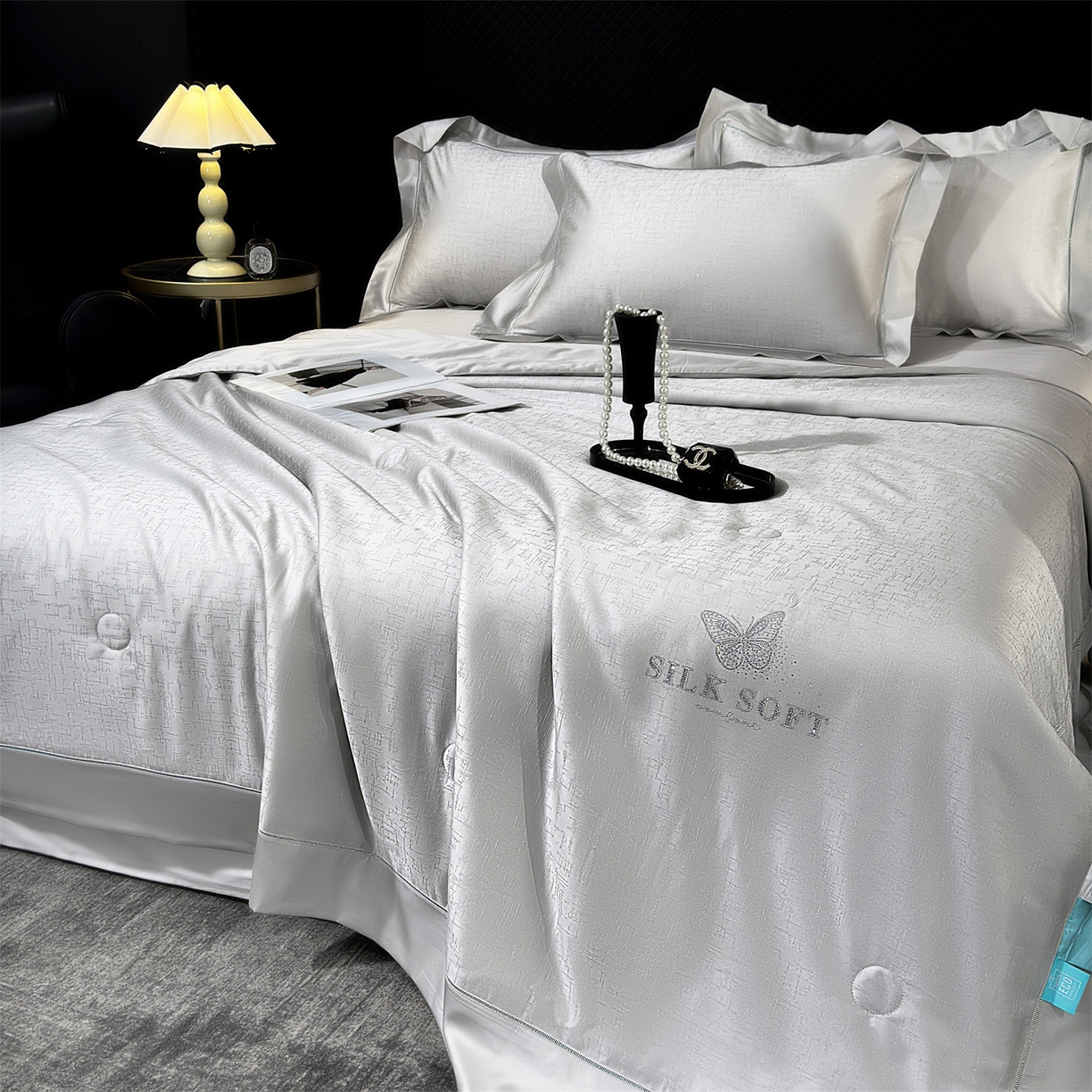 91家纺网 家纺一手货源 找家纺 岚司羽 2026春夏新款天丝棉银丝提花夏被四件套夏凉被空调被 香奢-雅灰