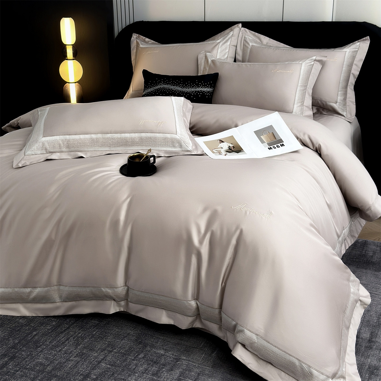 91家纺网 家纺一手货源 找家纺 岚司羽 2026春夏新款天丝棉银丝提花绣花四件套臻雅系列 臻雅--浅焦糖