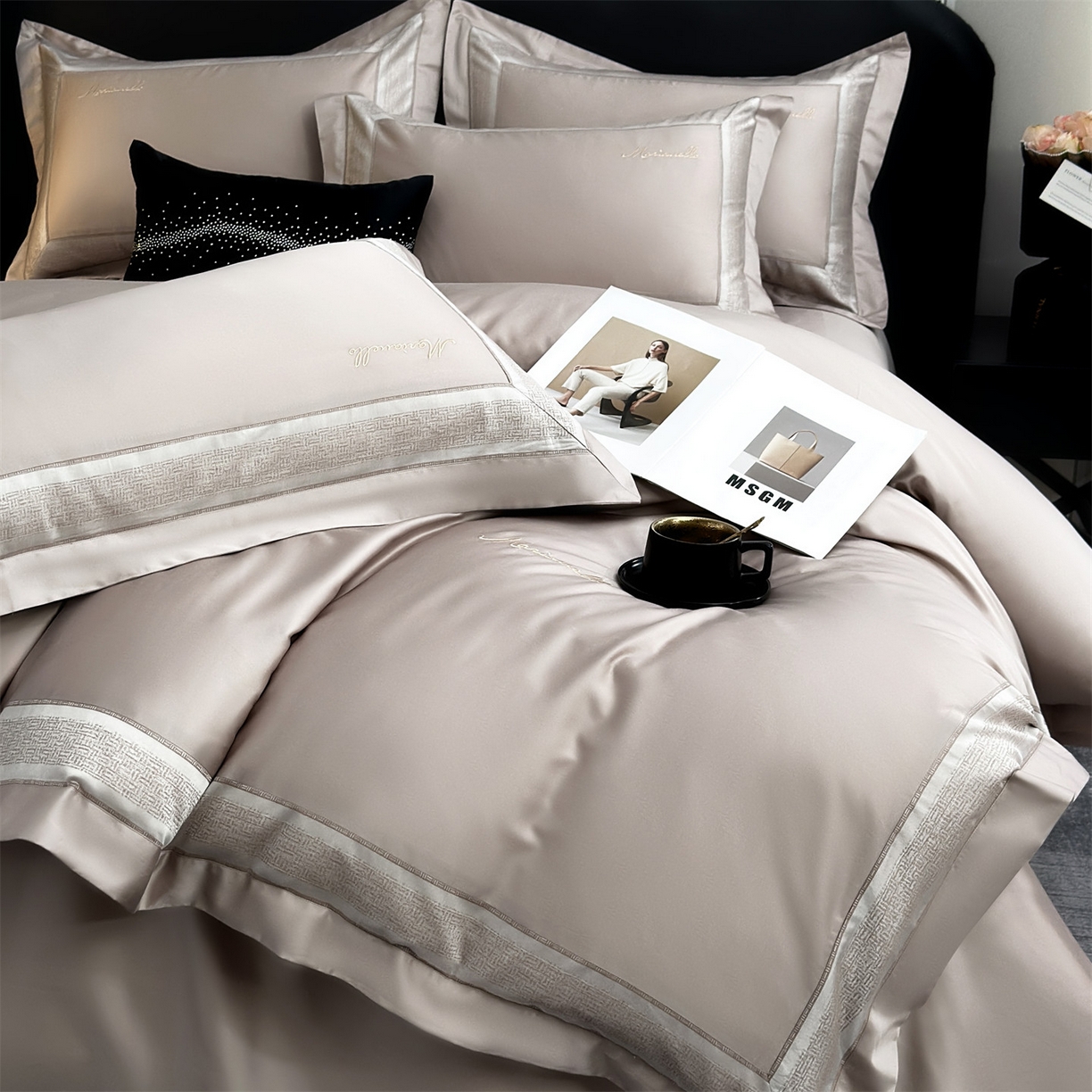 91家纺网 家纺一手货源 找家纺 岚司羽 2026春夏新款天丝棉银丝提花绣花四件套臻雅系列 臻雅--浅焦糖