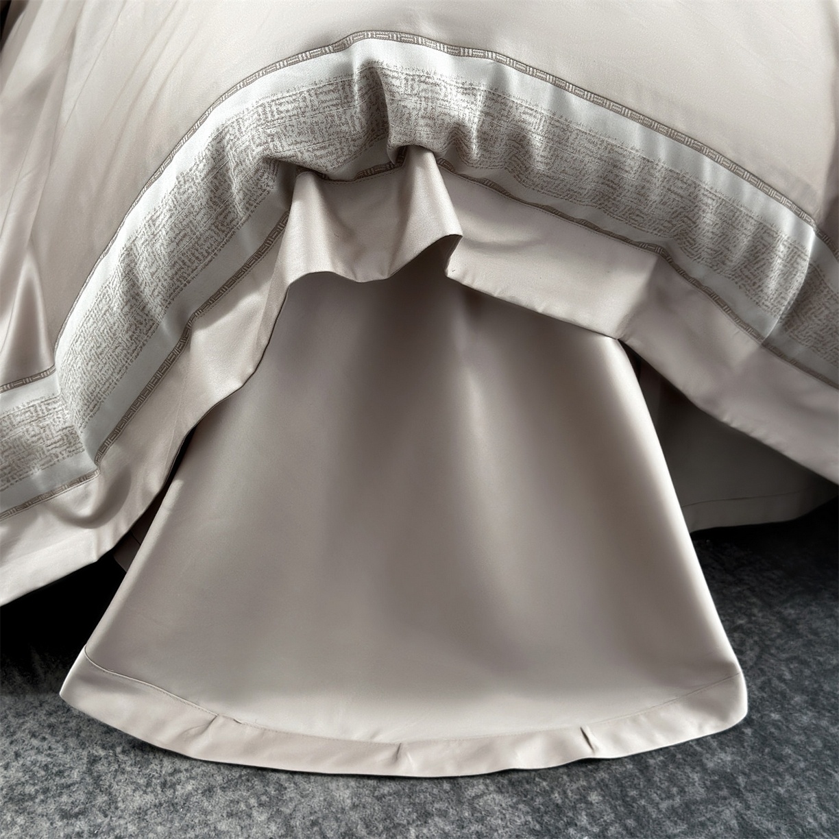 91家纺网 家纺一手货源 找家纺 岚司羽 2026春夏新款天丝棉银丝提花绣花四件套臻雅系列 臻雅--浅焦糖