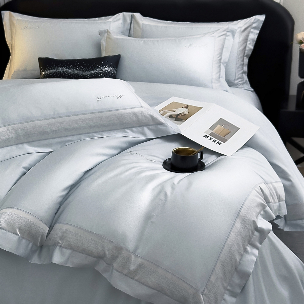 91家纺网 家纺一手货源 找家纺 岚司羽 2026春夏新款天丝棉银丝提花绣花四件套臻雅系列 臻雅--海天蓝