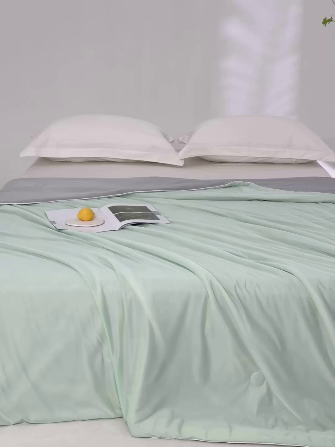 91家纺网 家纺一手货源 找家纺 迪梵家纺 2026新款A类云母凉感丝冰淇淋夏被天丝凉感夏被夏凉被空调被 优雅绿+灰