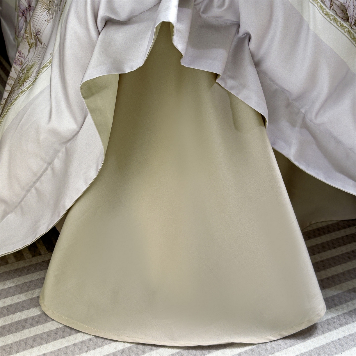 91家纺网 家纺一手货源 找家纺 岚司羽 2026春夏新款天丝棉大版数码印花四件套 秘密花园