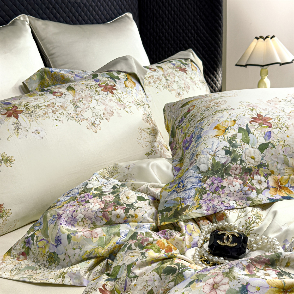 91家纺网 家纺一手货源 找家纺 岚司羽 2026春夏新款天丝棉大版数码印花四件套 花庭梦境