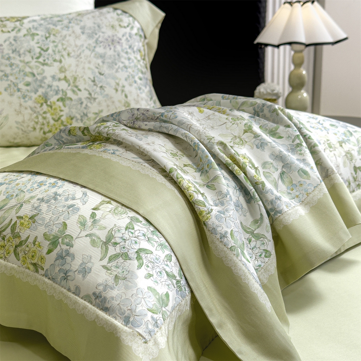 91家纺网 家纺一手货源 找家纺 岚司羽 2026春夏新款天丝棉大版数码印花四件套 觅影花间