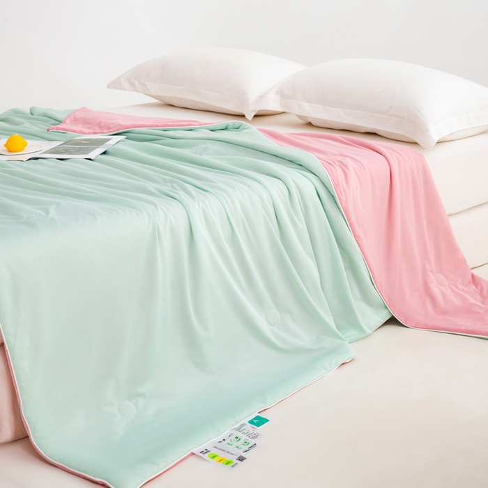 91家纺网 家纺一手货源 找家纺 迪梵家纺 2026新款A类云母凉感丝冰淇淋夏被天丝凉感夏被夏凉被空调被 蜜瓜粉