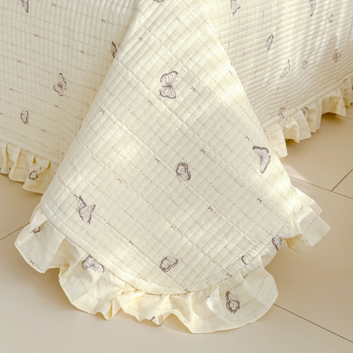 91家纺网 家纺一手货源 找家纺 归属 2026春夏新款古法仿棉床盖夏被四件套夏凉被空调被系列 漫花蝶舞