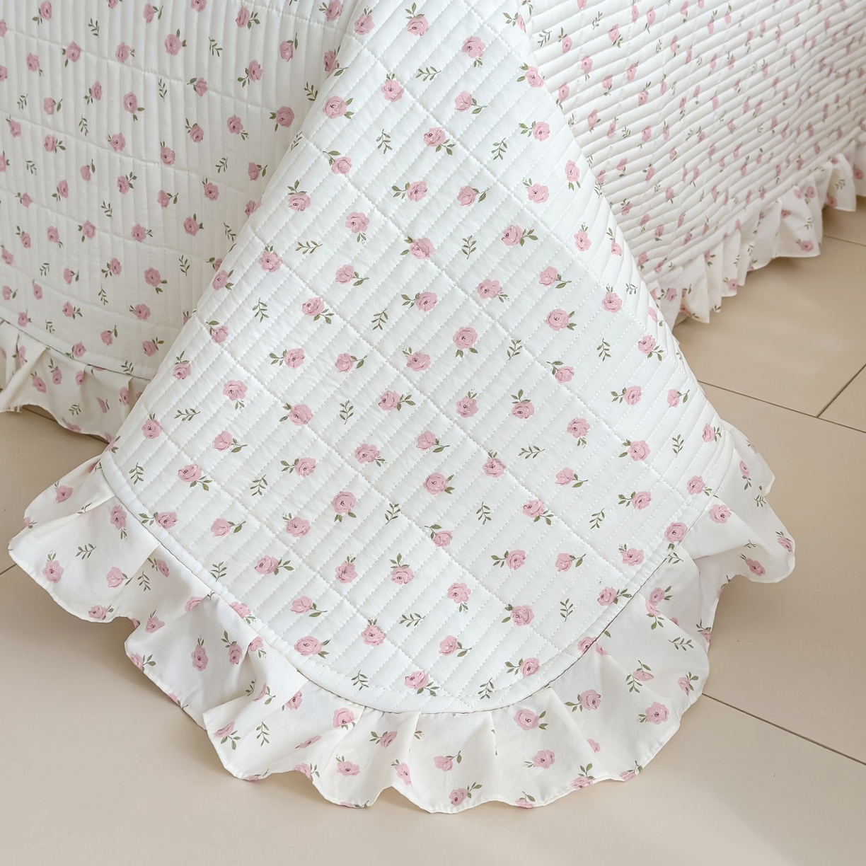 91家纺网 家纺一手货源 找家纺 归属 2026春夏新款古法仿棉床盖夏被四件套夏凉被空调被系列 玫瑰之约