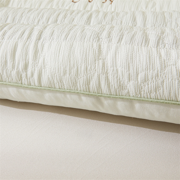 91家纺网 家纺一手货源 找家纺 （总）小桃姐家纺 2025新款 谷小荞护颈枕 刺绣定型枕芯 枕头枕芯  硬枕 花草枕