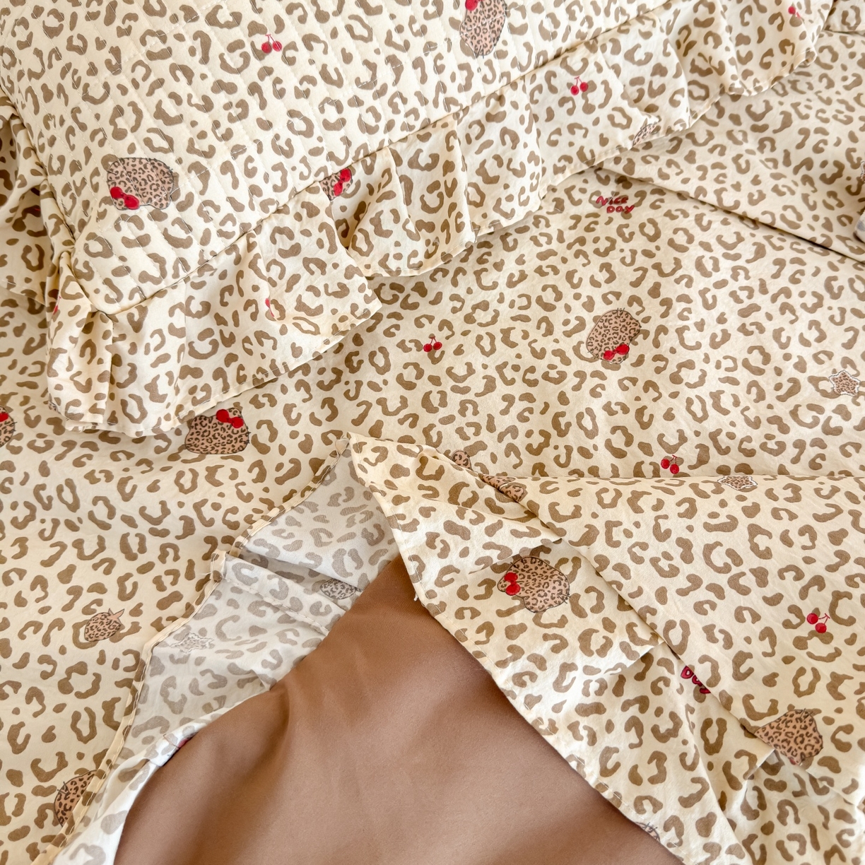 91家纺网 家纺一手货源 找家纺 归属 2026春夏新款古法仿棉床盖夏被四件套夏凉被空调被系列 奶酷豹纹