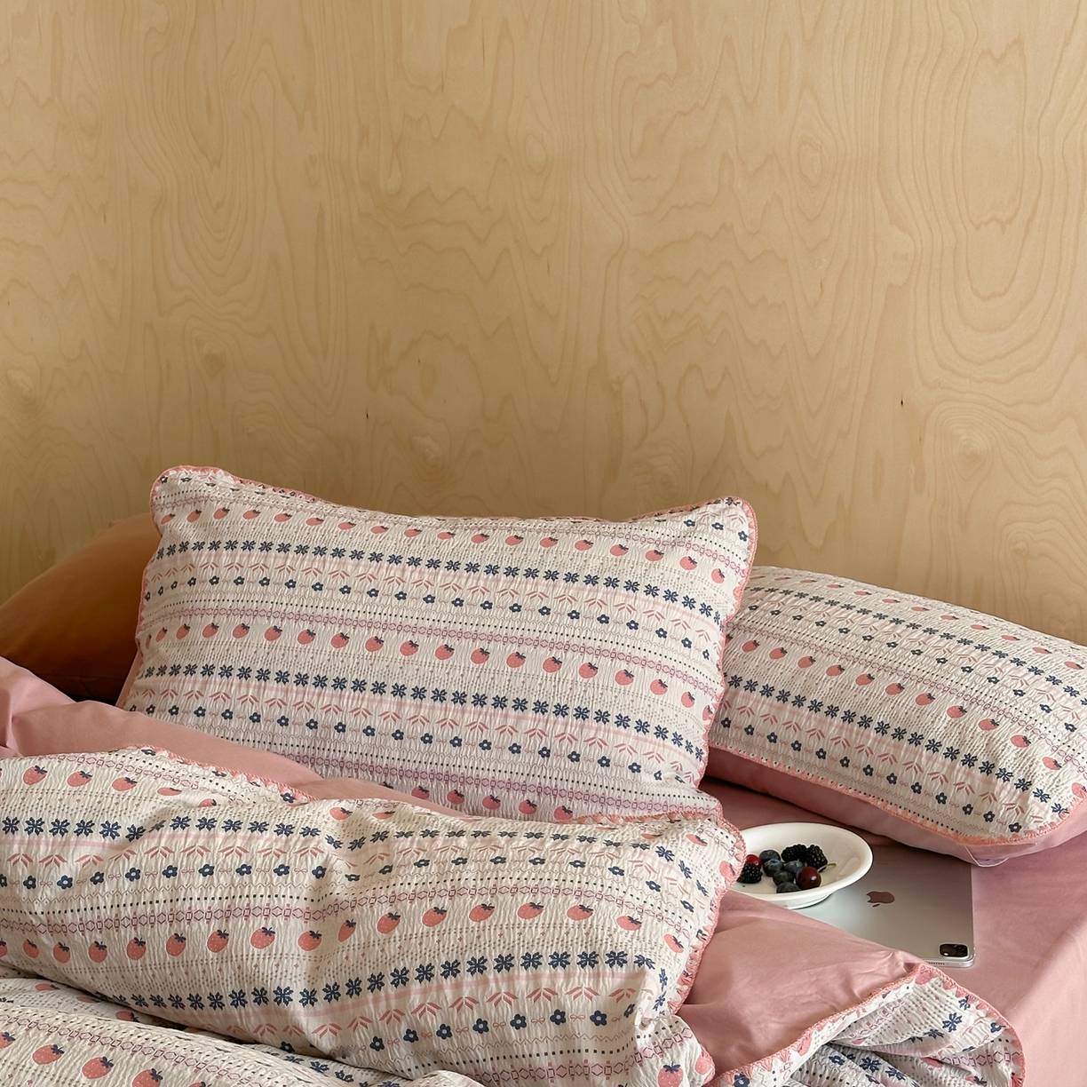 91家纺网 家纺一手货源 找家纺 觅糖家纺 2026觅糖新品色织提花三角针费尔岛5色 费尔岛草莓