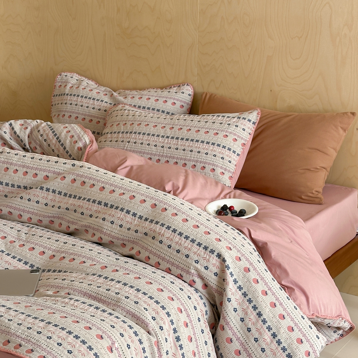 91家纺网 家纺一手货源 找家纺 觅糖家纺 2026觅糖新品色织提花三角针费尔岛5色 费尔岛草莓