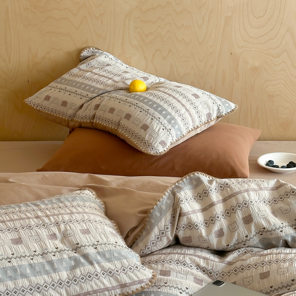 91家纺网 家纺一手货源 找家纺 觅糖家纺 2026觅糖新品色织提花三角针费尔岛5色 费尔小熊