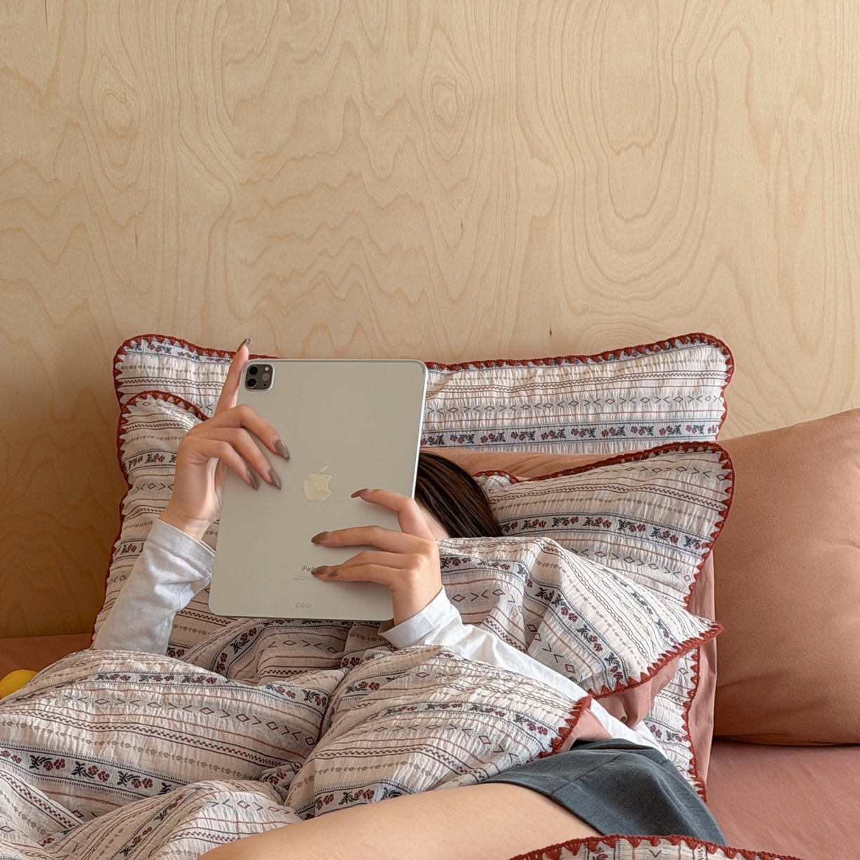 91家纺网 家纺一手货源 找家纺 觅糖家纺 2026觅糖新品色织提花三角针费尔岛5色 花间颂