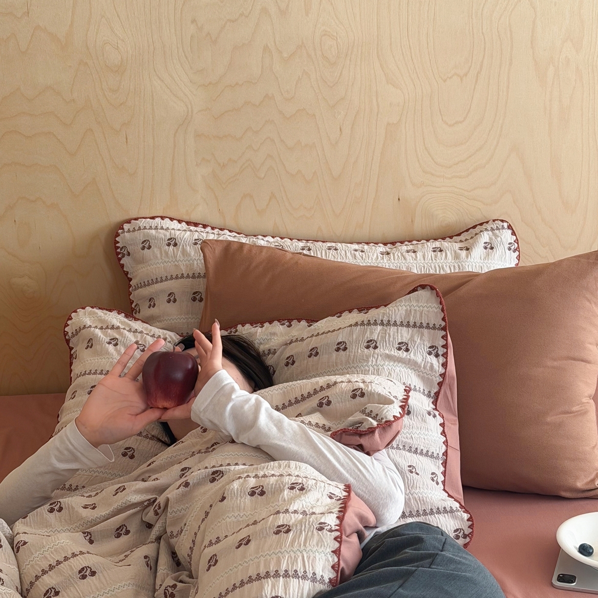 91家纺网 家纺一手货源 找家纺 觅糖家纺 2026觅糖新品色织提花三角针费尔岛5色 复古樱桃