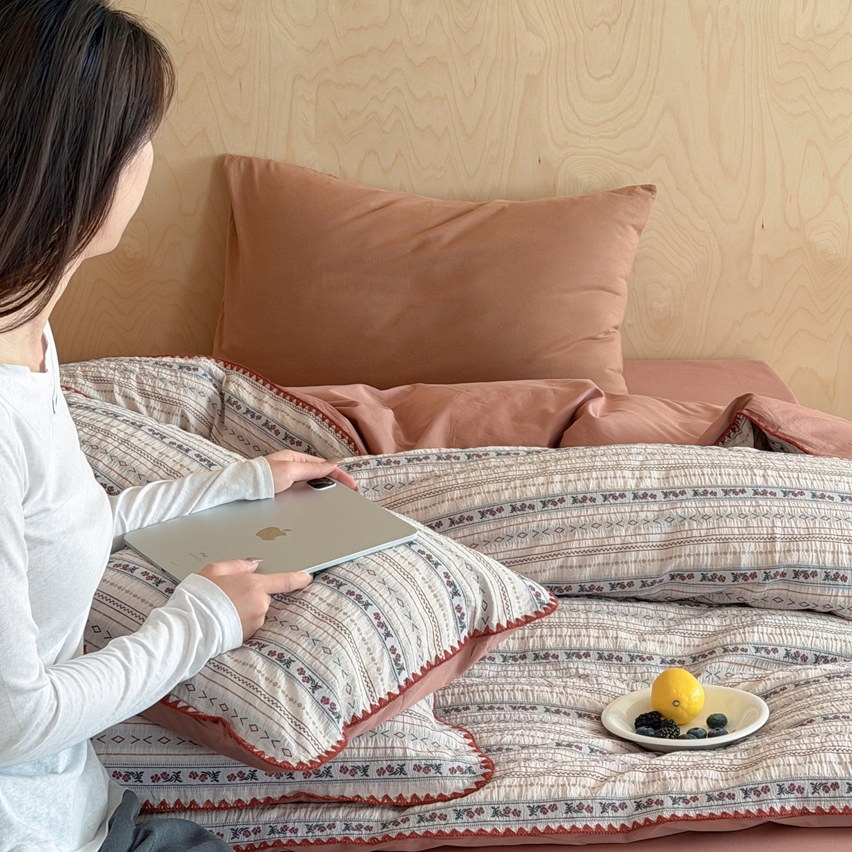 91家纺网 家纺一手货源 找家纺 觅糖家纺 2026觅糖新品色织提花三角针费尔岛5色 花间颂