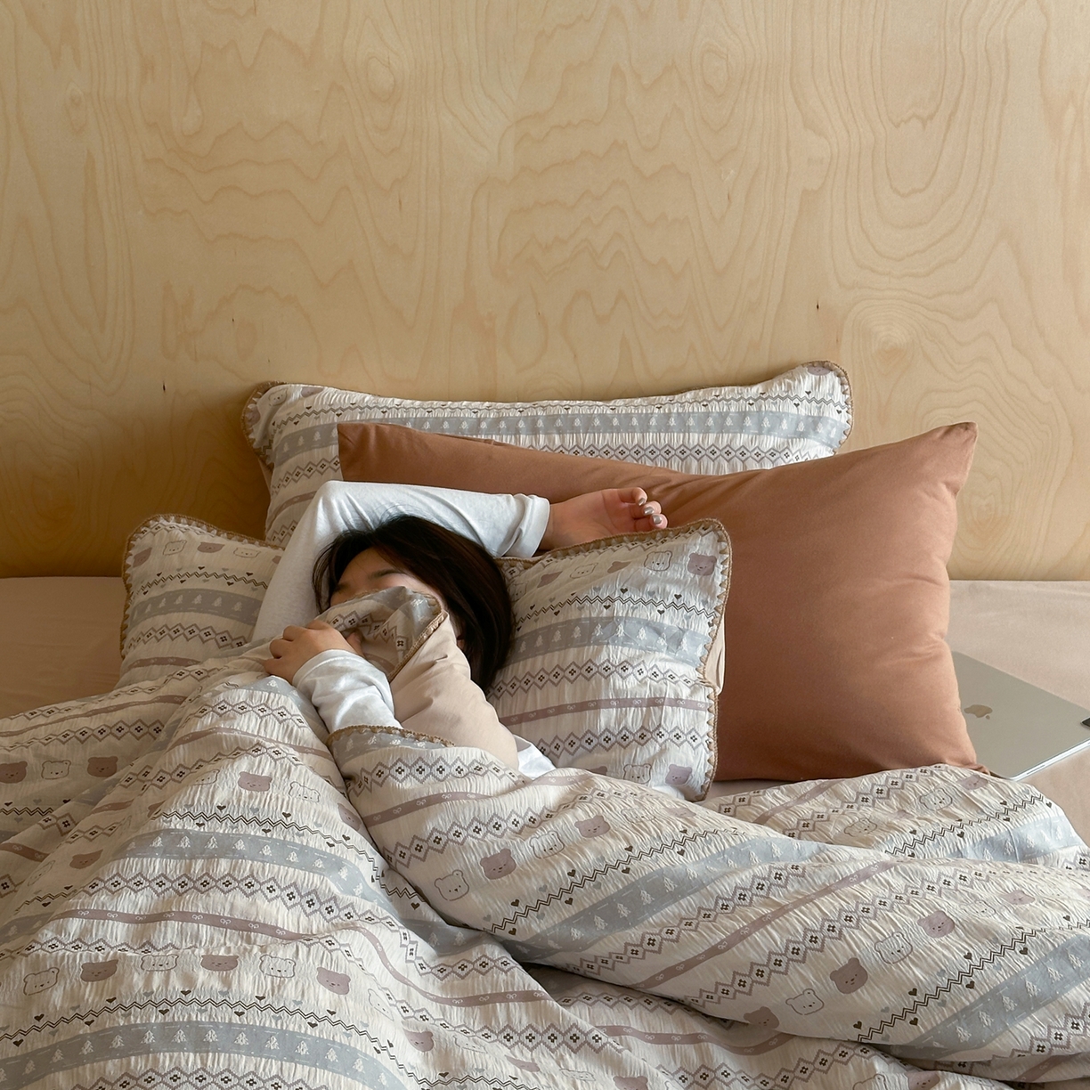 91家纺网 家纺一手货源 找家纺 觅糖家纺 2026觅糖新品色织提花三角针费尔岛5色 费尔小熊