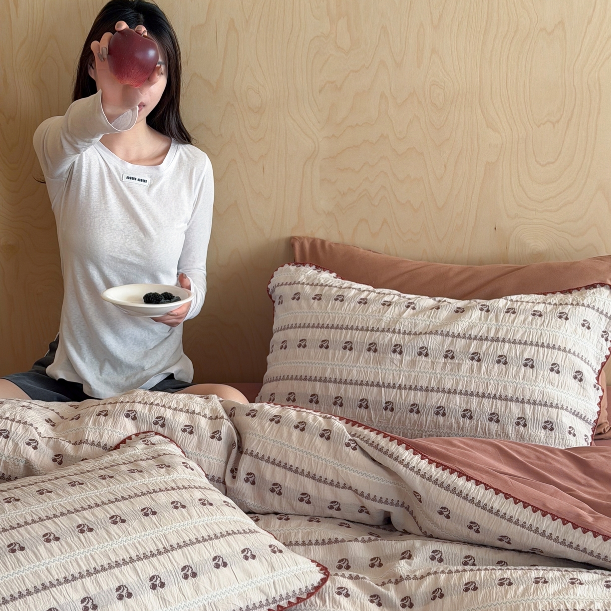 91家纺网 家纺一手货源 找家纺 觅糖家纺 2026觅糖新品色织提花三角针费尔岛5色 复古樱桃