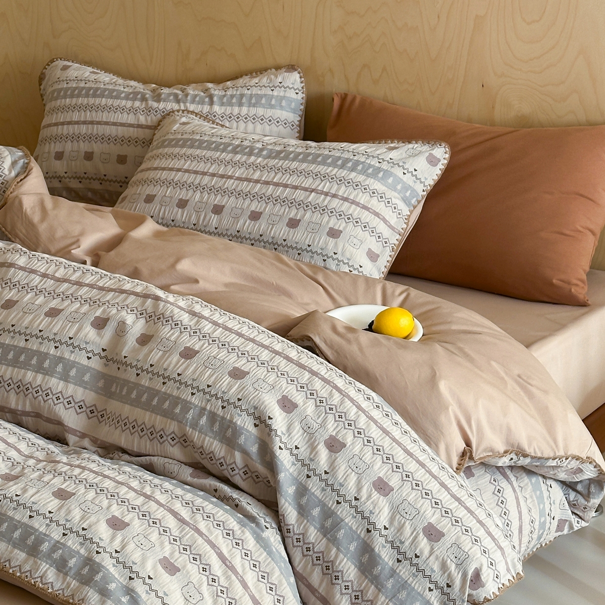 91家纺网 家纺一手货源 找家纺 觅糖家纺 2026觅糖新品色织提花三角针费尔岛5色 费尔小熊