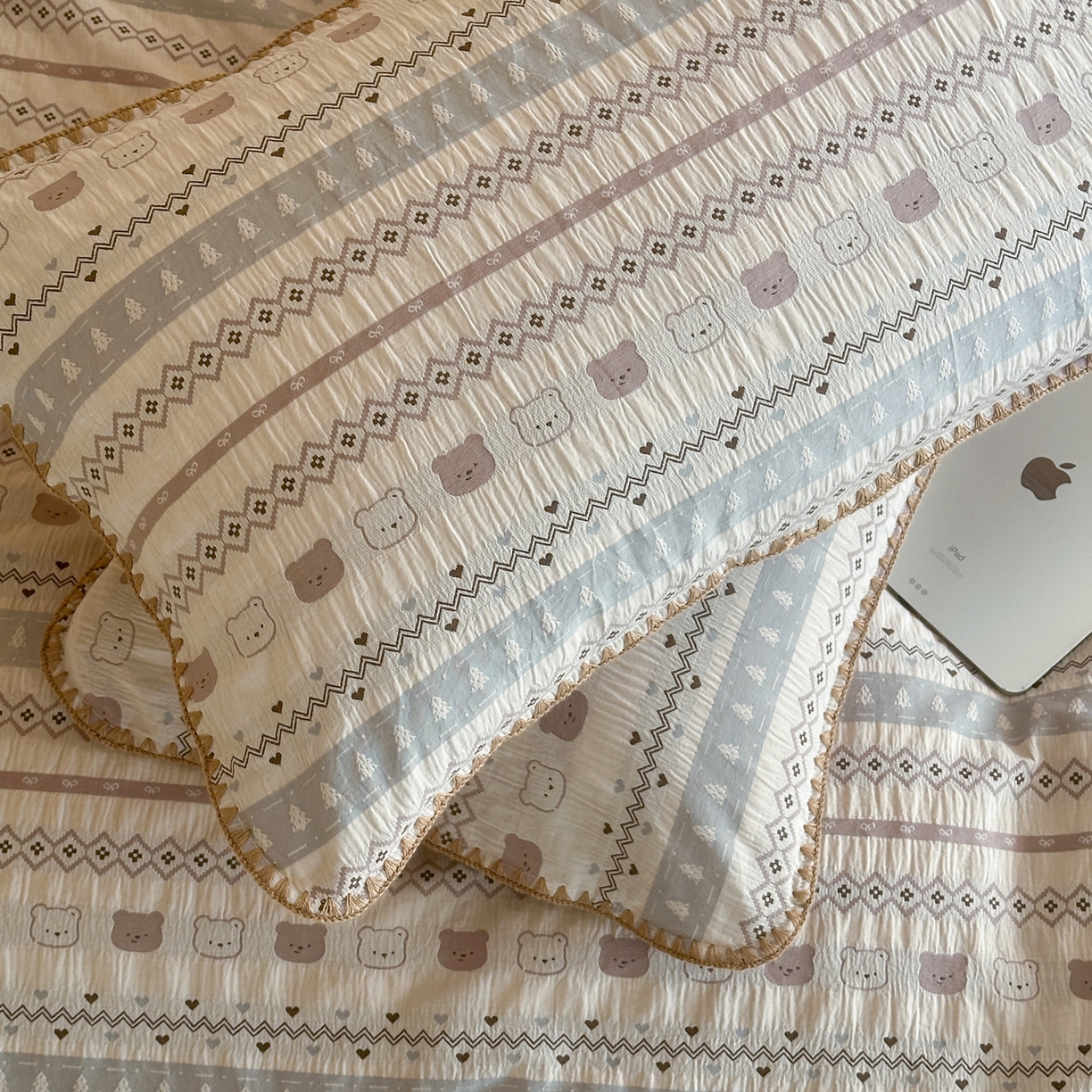 91家纺网 家纺一手货源 找家纺 觅糖家纺 2026觅糖新品色织提花三角针费尔岛5色 费尔小熊