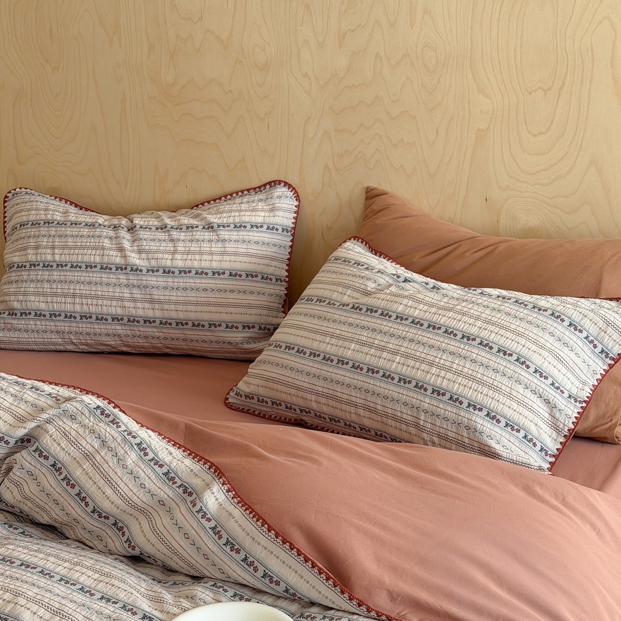 91家纺网 家纺一手货源 找家纺 觅糖家纺 2026觅糖新品色织提花三角针费尔岛5色 花间颂