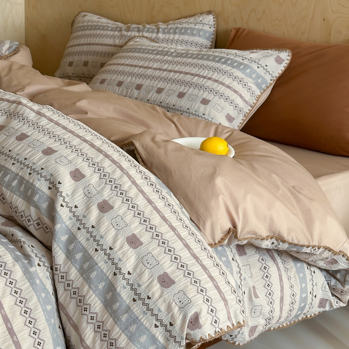 91家纺网 家纺一手货源 找家纺 觅糖家纺 2026觅糖新品色织提花三角针费尔岛5色 费尔小熊