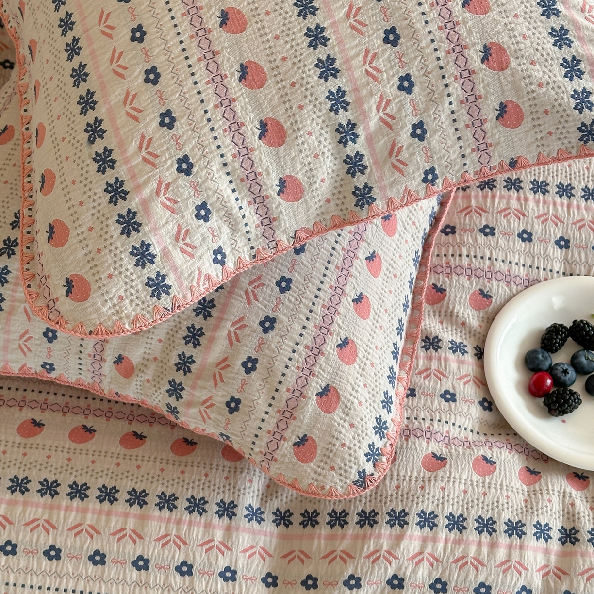 91家纺网 家纺一手货源 找家纺 觅糖家纺 2026觅糖新品色织提花三角针费尔岛5色 费尔岛草莓