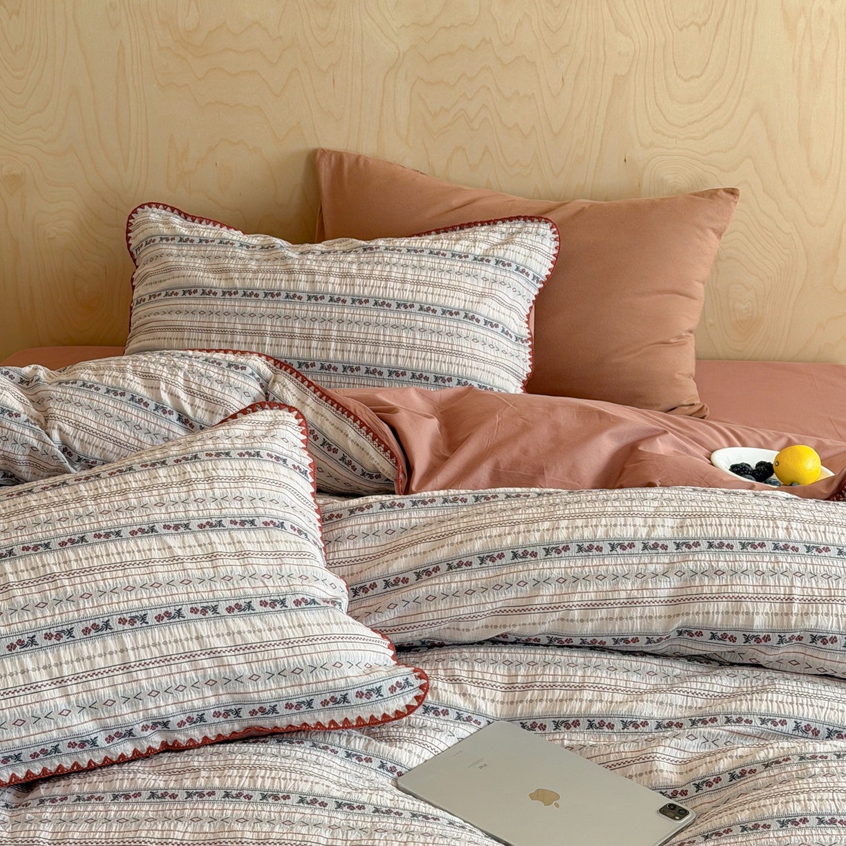 91家纺网 家纺一手货源 找家纺 觅糖家纺 2026觅糖新品色织提花三角针费尔岛5色 花间颂