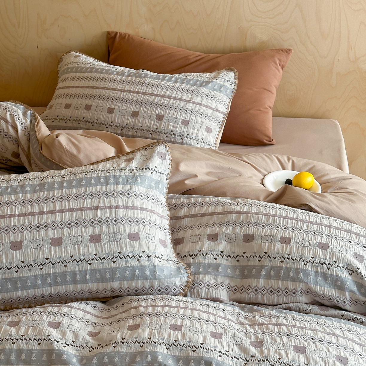 91家纺网 家纺一手货源 找家纺 觅糖家纺 2026觅糖新品色织提花三角针费尔岛5色 费尔小熊