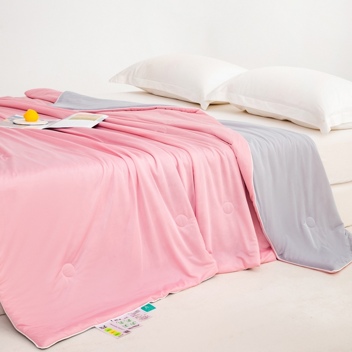 91家纺网 家纺一手货源 找家纺 迪梵家纺 2026新款A类云母凉感丝冰淇淋夏被天丝凉感夏被夏凉被空调被 冰梅粉+灰