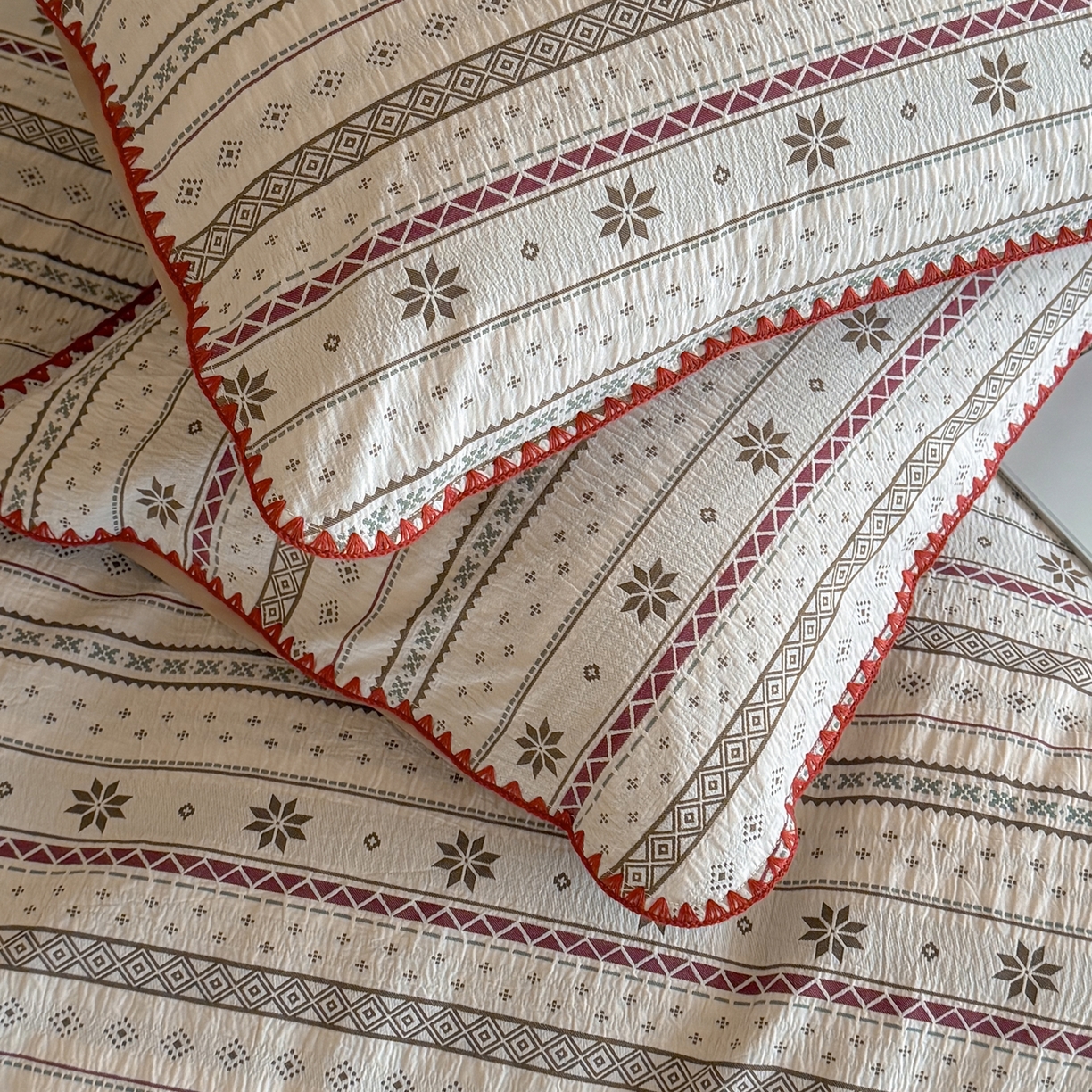 91家纺网 家纺一手货源 找家纺 觅糖家纺 2026觅糖新品色织提花三角针费尔岛5色 费尔岛飘雪